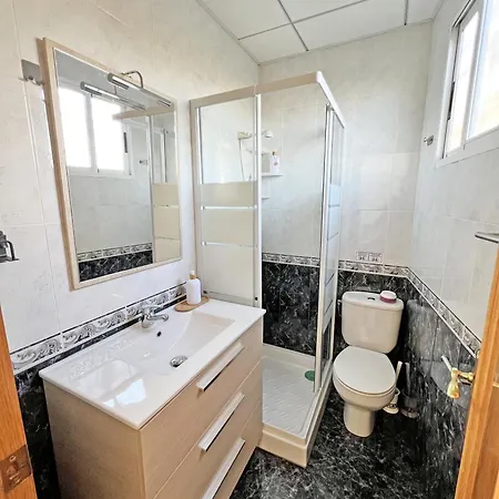 Apartment A 100 Metros De La Playa. Parking Gratuito Privado *