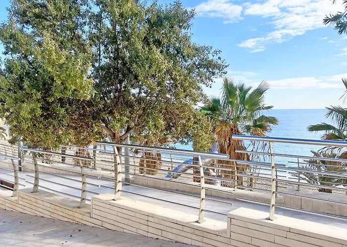 A 100 Metros De La Playa. Parking Gratuito Privado * 알리칸테