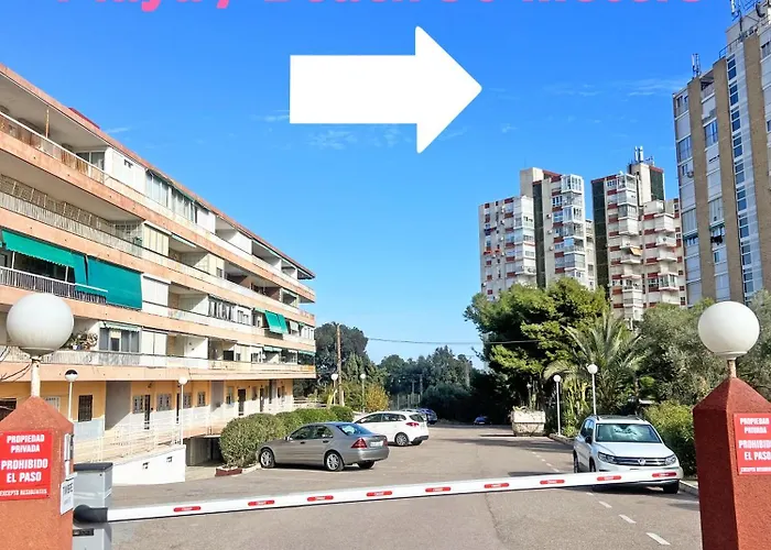 A 100 Metros De La Playa. Parking Gratuito Privado 아파트 *